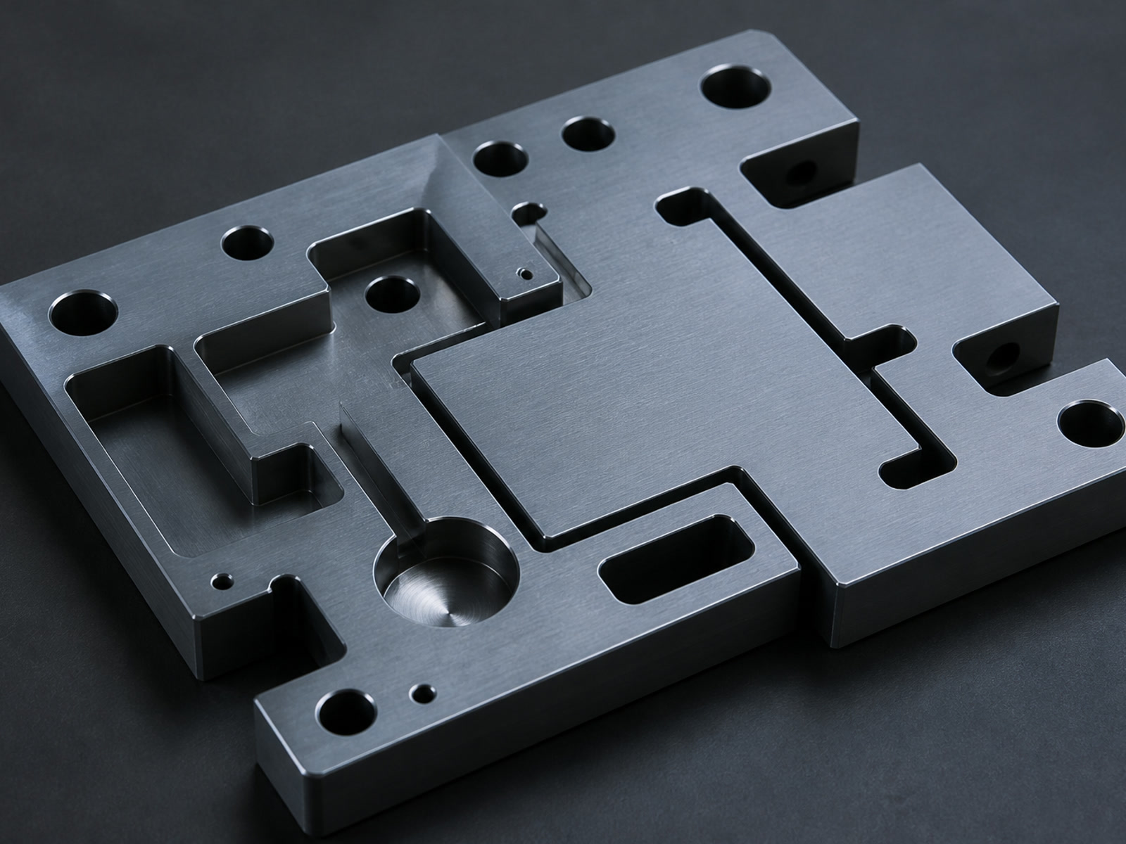 Wire EDM Titanium Cutting for Tight Profiles & Slots